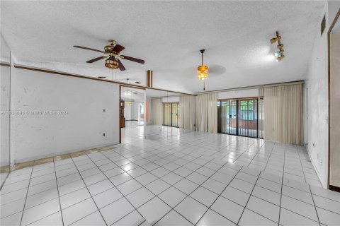 Villa ou maison à vendre à Miami, Floride: 4 chambres, 181.44 m2 № 1305856 - photo 29