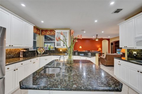 Casa en venta en Miramar, Florida, 5 dormitorios, 349.68 m2 № 1305854 - foto 21