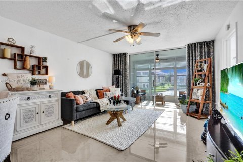 Copropriété à vendre à Sunrise, Floride: 2 chambres, 78.97 m2 № 981357 - photo 1