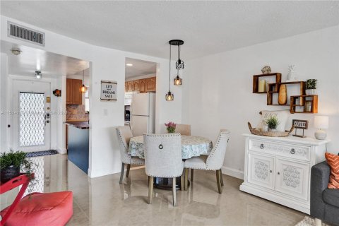 Copropriété à vendre à Sunrise, Floride: 2 chambres, 78.97 m2 № 981357 - photo 11