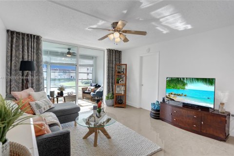 Copropriété à vendre à Sunrise, Floride: 2 chambres, 78.97 m2 № 981357 - photo 2