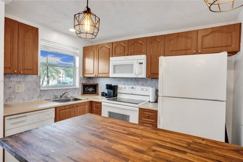 Copropriété à vendre à Sunrise, Floride: 2 chambres, 78.97 m2 № 981357 - photo 15