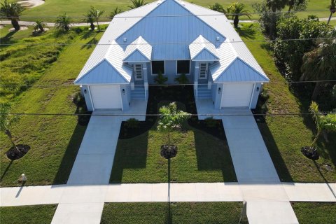 Villa ou maison à vendre à Punta Gorda, Floride: 3 chambres, 115.57 m2 № 1341315 - photo 1