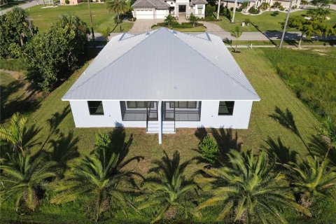 House in Punta Gorda, Florida 3 bedrooms, 115.57 sq.m. № 1341315 - photo 10