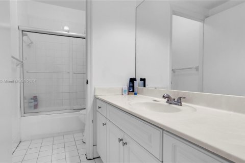 Condominio en venta en Miami, Florida, 4 dormitorios, 165.55 m2 № 1355093 - foto 27