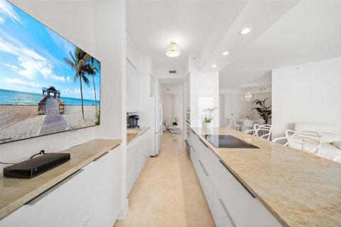 Condo in Miami Beach, Florida, 2 bedrooms  № 1161182 - photo 10