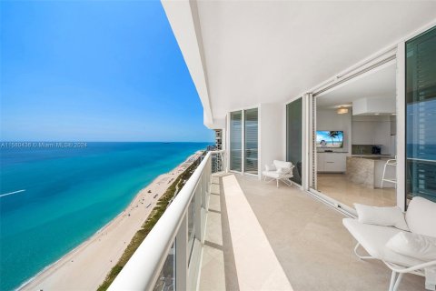 Condo in Miami Beach, Florida, 2 bedrooms  № 1161182 - photo 1