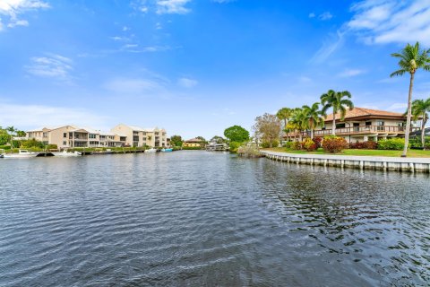 Condo in Stuart, Florida, 2 bedrooms  № 970389 - photo 16