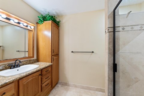 Condo in Stuart, Florida, 2 bedrooms  № 970389 - photo 25