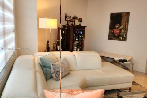 Condo in Hollywood, Florida, 1 bedroom  № 1294094 - photo 7