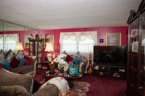 Condo in Lauderhill, Florida, 2 bedrooms  № 1186983 - photo 10