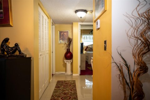 Condo in Lauderhill, Florida, 2 bedrooms  № 1186983 - photo 9