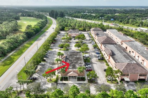 Купить коммерческую недвижимость в Палм Сити, Флорида № 815351 - фото 1