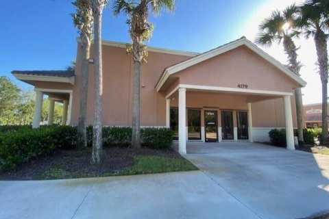 Купить коммерческую недвижимость в Палм Сити, Флорида № 815351 - фото 11