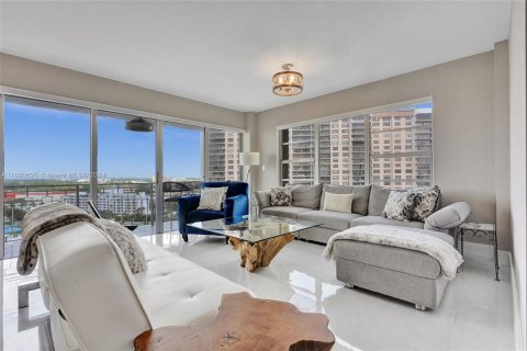 Condominio en venta en Miami, Florida, 1 dormitorio, 79.99 m2 № 1411981 - foto 1