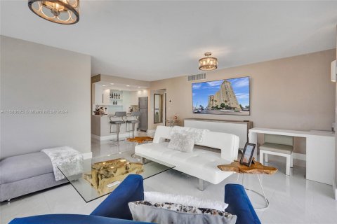 Condominio en venta en Miami, Florida, 1 dormitorio, 79.99 m2 № 1411981 - foto 10