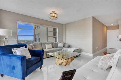 Condominio en venta en Miami, Florida, 1 dormitorio, 79.99 m2 № 1411981 - foto 12