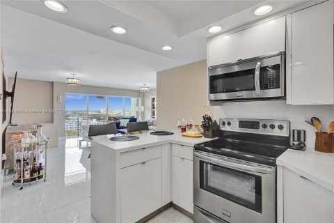 Condominio en venta en Miami, Florida, 1 dormitorio, 79.99 m2 № 1411981 - foto 2