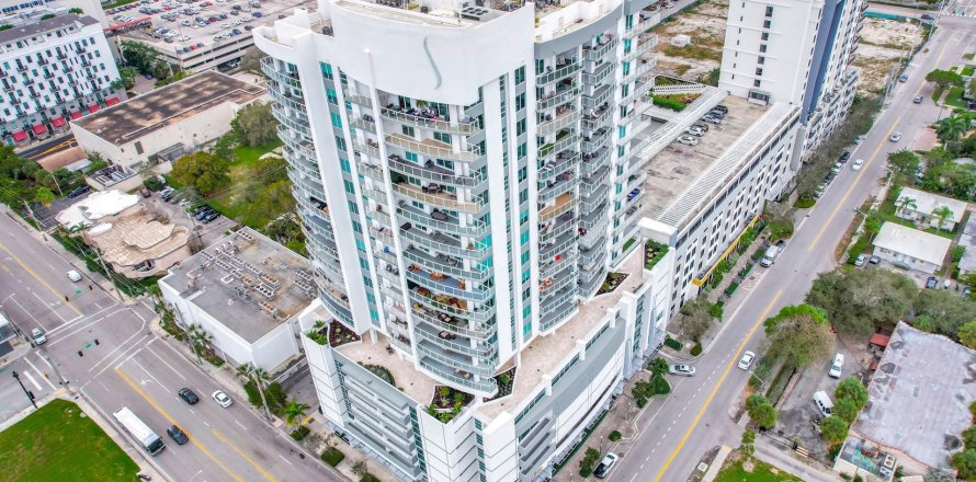 Condo in Fort Lauderdale, Florida, 2 bedrooms  № 984047