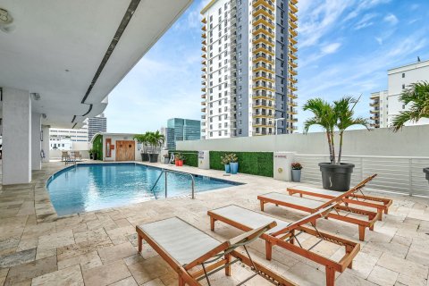 Condo in Fort Lauderdale, Florida, 2 bedrooms  № 984047 - photo 11