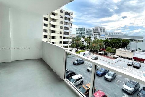 Condo in Miami Beach, Florida, 1 bedroom  № 1172783 - photo 10