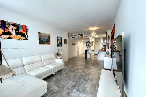 Condo in Miami Beach, Florida, 1 bedroom  № 1172783 - photo 4