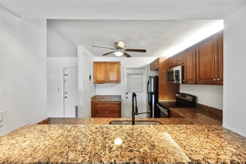 Copropriété à vendre à Hollywood, Floride: 2 chambres, 105.07 m2 № 1207625 - photo 15