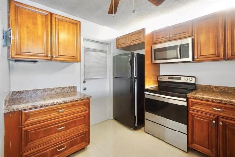 Condo in Hollywood, Florida, 2 bedrooms  № 1207625 - photo 17