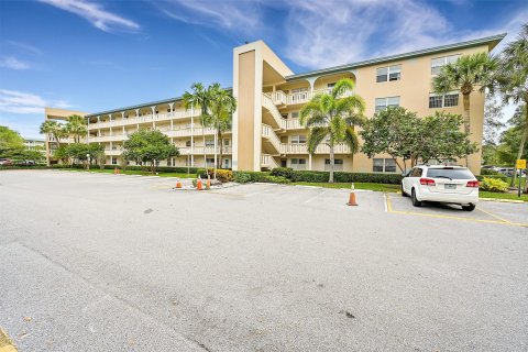 Condo in Coconut Creek, Florida, 2 bedrooms  № 1207663 - photo 29