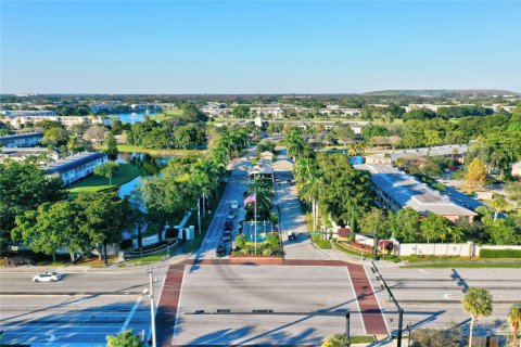 Condo in Coconut Creek, Florida, 2 bedrooms  № 1207663 - photo 1