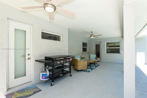 House in Port St. Lucie, Florida 3 bedrooms, 159.23 sq.m. № 1146762 - photo 29