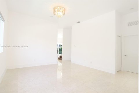 Villa ou maison à vendre à Sunny Isles Beach, Floride: 5 chambres, 291.71 m2 № 1146758 - photo 7