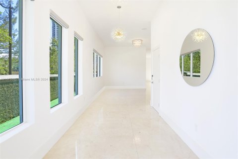 Casa en venta en Sunny Isles Beach, Florida, 5 dormitorios, 291.71 m2 № 1146758 - foto 5