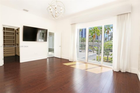 Villa ou maison à vendre à Sunny Isles Beach, Floride: 5 chambres, 291.71 m2 № 1146758 - photo 23