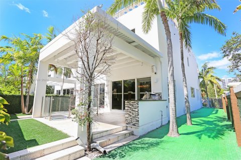 Villa ou maison à vendre à Sunny Isles Beach, Floride: 5 chambres, 291.71 m2 № 1146758 - photo 19