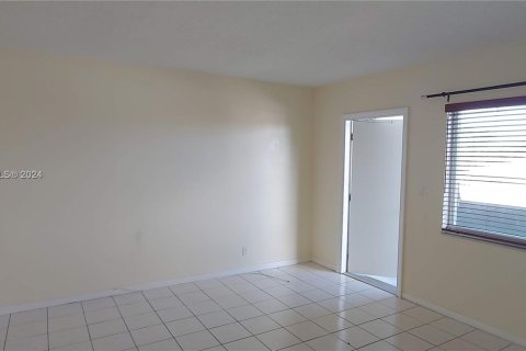 Condo in Fort Lauderdale, Florida, 1 bedroom  № 1146763 - photo 4