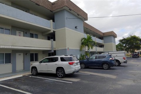 Condominio en venta en Fort Lauderdale, Florida, 1 dormitorio, 54.63 m2 № 1146763 - foto 1