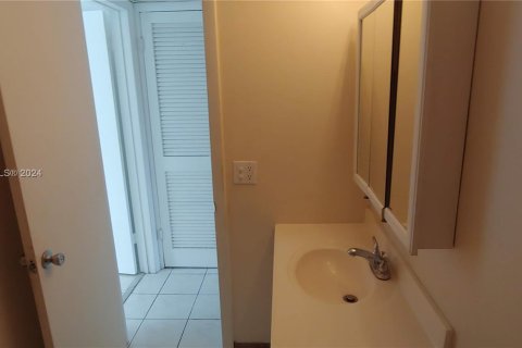 Condo in Fort Lauderdale, Florida, 1 bedroom  № 1146763 - photo 15