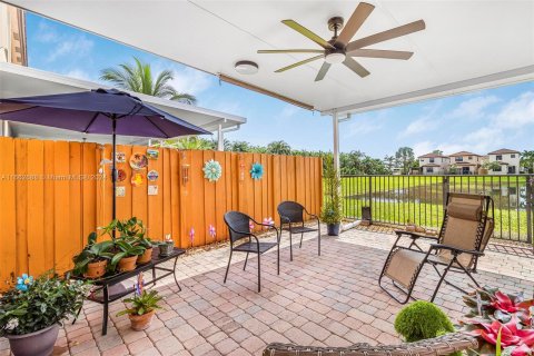 Townhouse in Homestead, Florida 3 bedrooms, 140.47 sq.m. № 1372629 - photo 25