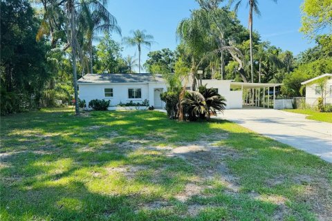 House in Brandon, Florida 2 bedrooms, 133.41 sq.m. № 1153132 - photo 2
