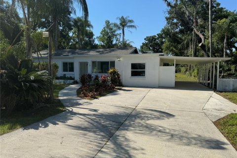 House in Brandon, Florida 2 bedrooms, 133.41 sq.m. № 1153132 - photo 6