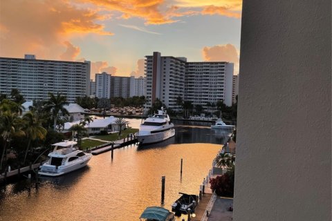 Condo in Fort Lauderdale, Florida, 2 bedrooms  № 1136538 - photo 3