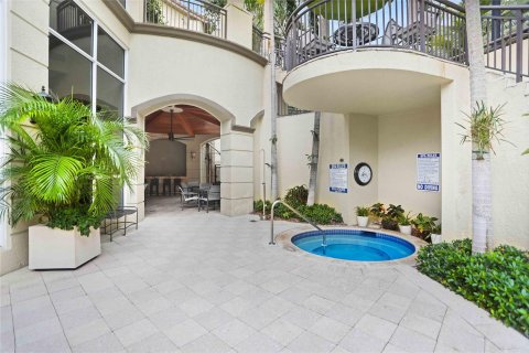 Townhouse in Wilton Manors, Florida 2 bedrooms, 159.88 sq.m. № 1136496 - photo 11