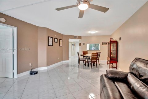 Copropriété à vendre à Pembroke Pines, Floride: 1 chambre, 113.62 m2 № 963045 - photo 3