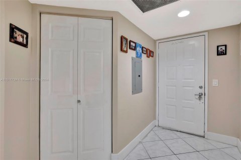 Copropriété à vendre à Pembroke Pines, Floride: 1 chambre, 113.62 m2 № 963045 - photo 9