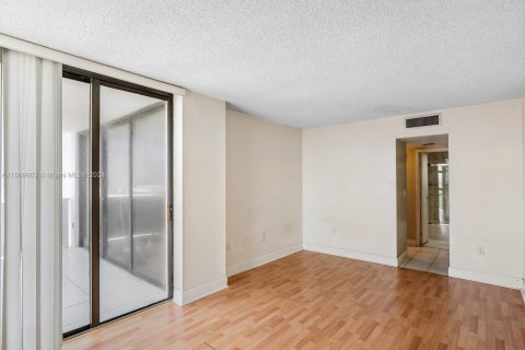 Condo in Aventura, Florida, 2 bedrooms  № 1234002 - photo 8