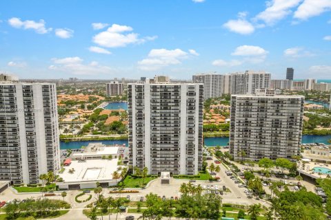 Condo in Aventura, Florida, 2 bedrooms  № 1234002 - photo 21