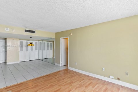 Copropriété à vendre à Aventura, Floride: 2 chambres, 90.3 m2 № 1234002 - photo 6