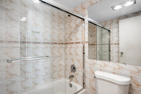 Condo in Aventura, Florida, 2 bedrooms  № 1234002 - photo 12