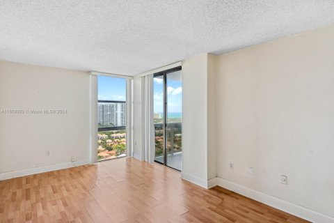 Condo in Aventura, Florida, 2 bedrooms  № 1234002 - photo 9